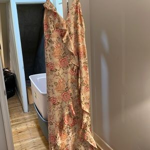 Cute maxi dress with slit